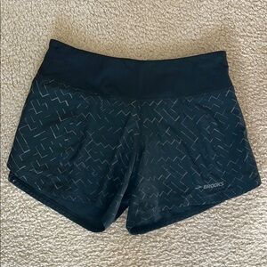 Brooks Chaser Women's Black Running Shorts size small (reflective)